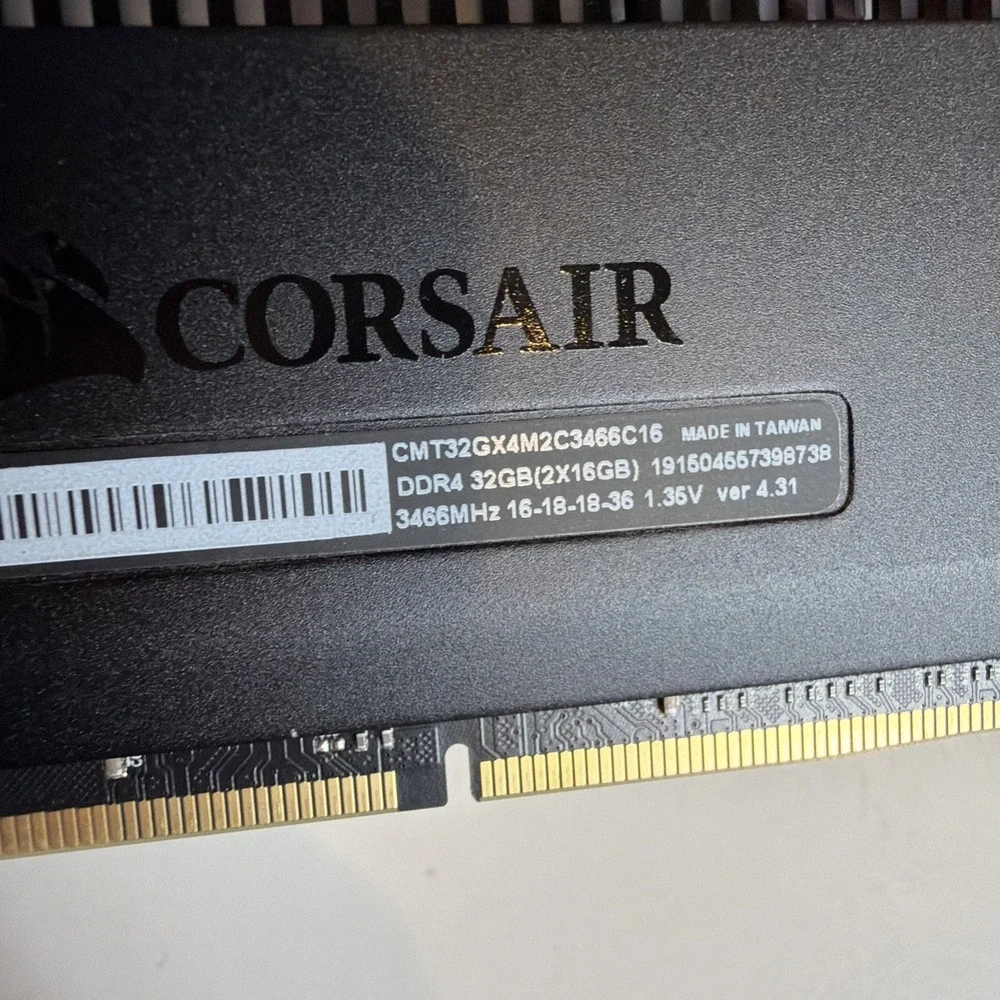 Corsair Dominator Platinum RGB 32GB (2x16GB) DDR4 RAM 3466MHz CMT32GX4M2C3466C16